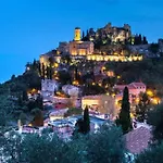 Au Calme, Avec Terrasse Et Parking A Village Èze