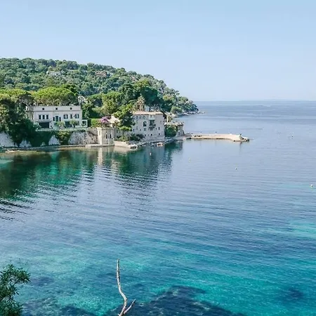 Au Calme, Avec Terrasse Et Parking A Village Eze
