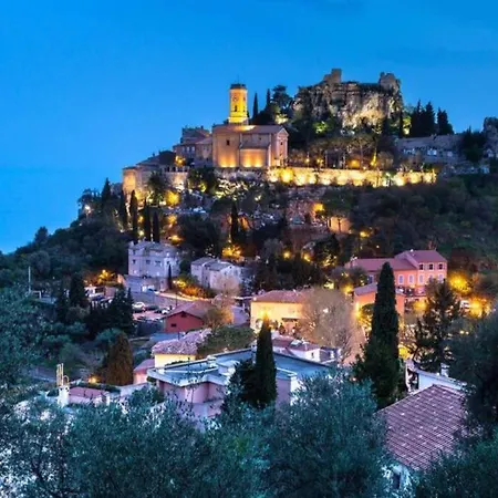 Au Calme, Avec Terrasse Et Parking A Village Eze
