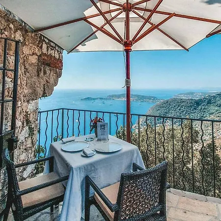 Au Calme, Avec Terrasse Et Parking A Village Apartment Eze