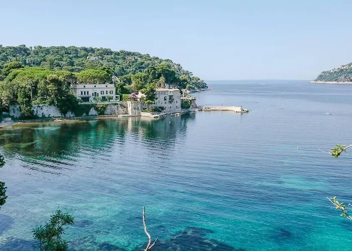 Au Calme, Avec Terrasse Et Parking A Village Èze