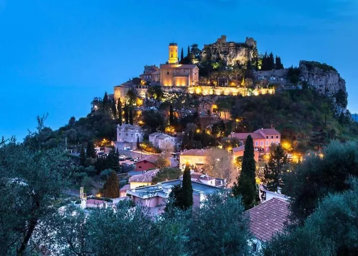 Au Calme, Avec Terrasse Et Parking A Village Èze