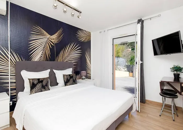 Apartmán Au Calme, Avec Terrasse Et Parking A Village Èze