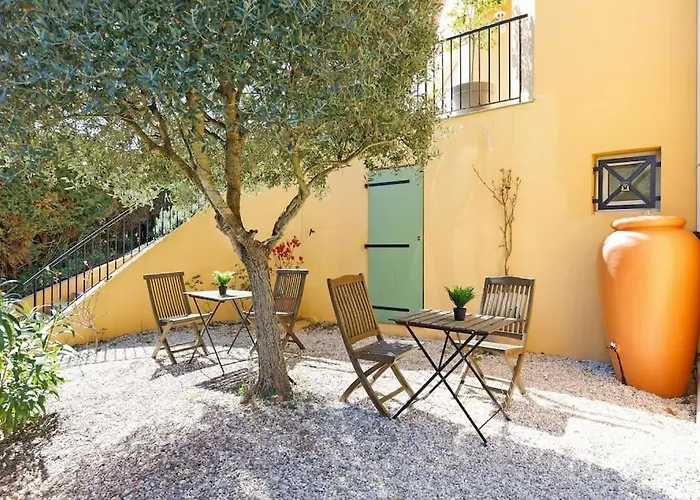 Au Calme, Avec Terrasse Et Parking A Village * Èze