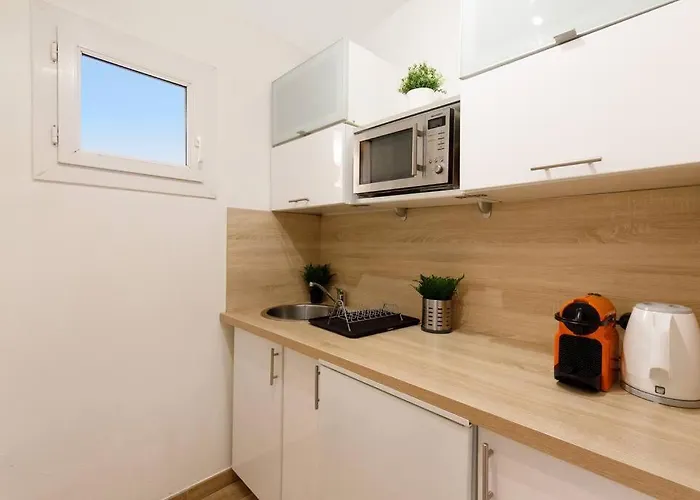 Apartmán Au Calme, Avec Terrasse Et Parking A Village Èze